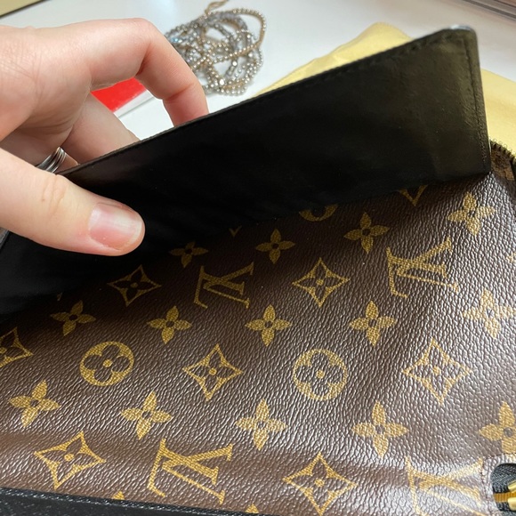 Louis Vuitton Monogram Daily Organizer Wallet - Picture 13 of 16